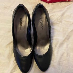 BCBG black heels with braid rim design